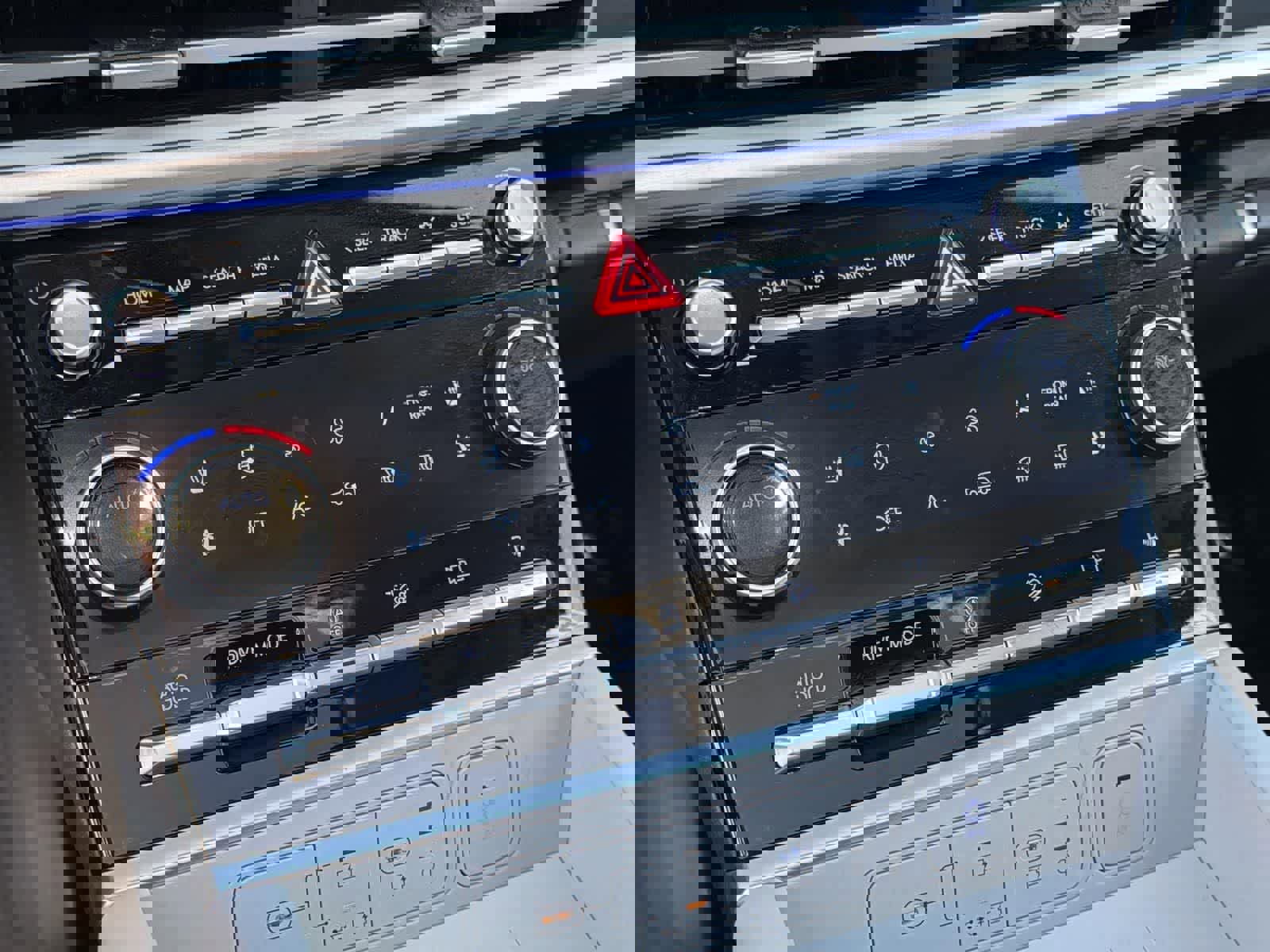 Certified 2025 Hyundai Santa Fe Limited w/ Tow & Go Package image 16