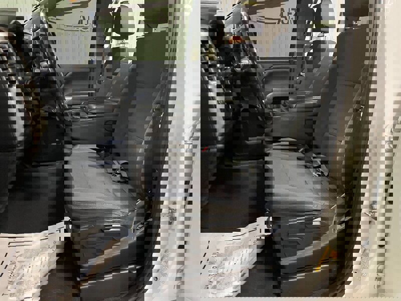 Used 2019 Chevrolet Silverado 1500 LT image 17