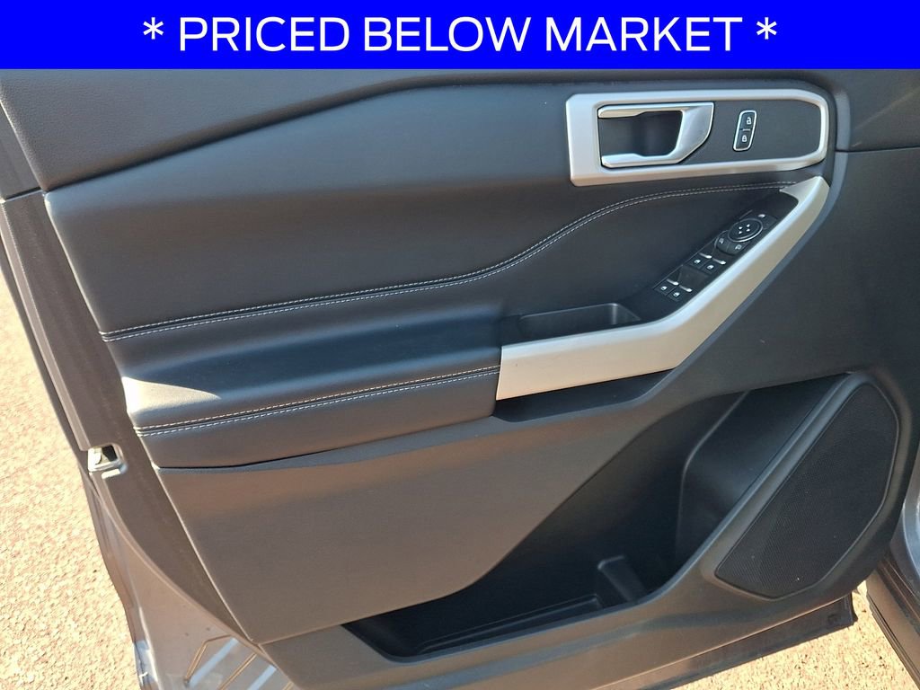 Used 2022 Ford Explorer XLT image 13