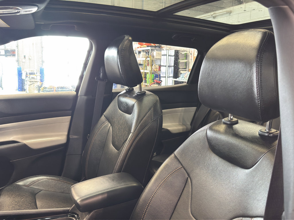 Used 2023 Jeep Compass Limited w/ Sun and Sound Group image 15