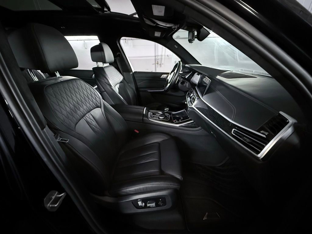 Used 2022 BMW X7 M50i image 33