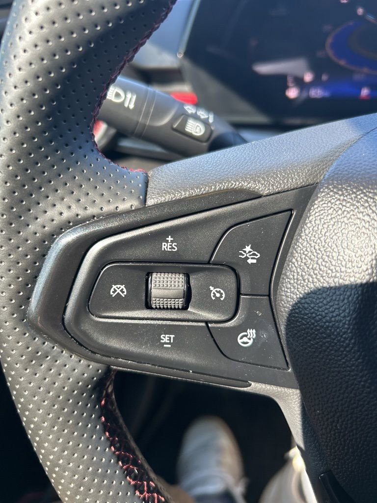 Used 2024 Chevrolet Trax RS w/ Sunroof Package image 25