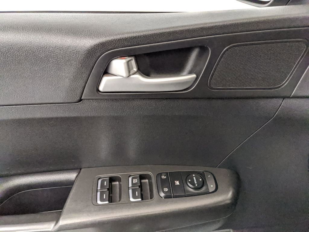 Used 2017 Kia Sportage LX image 15