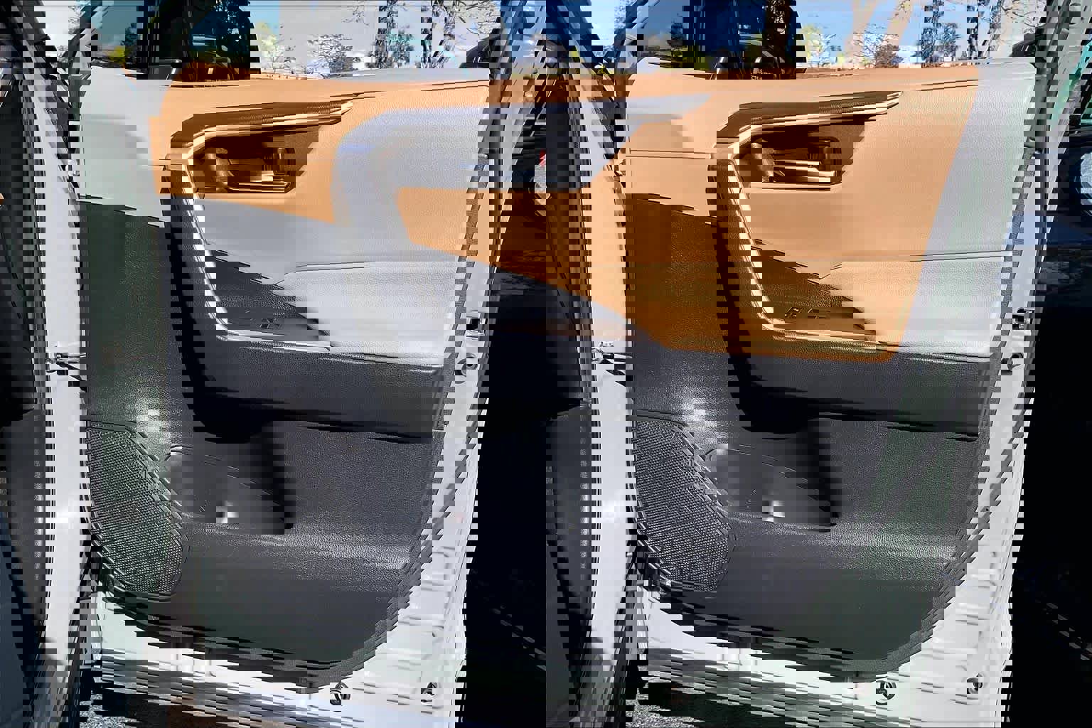 Used 2022 Toyota RAV4 XLE Premium image 23