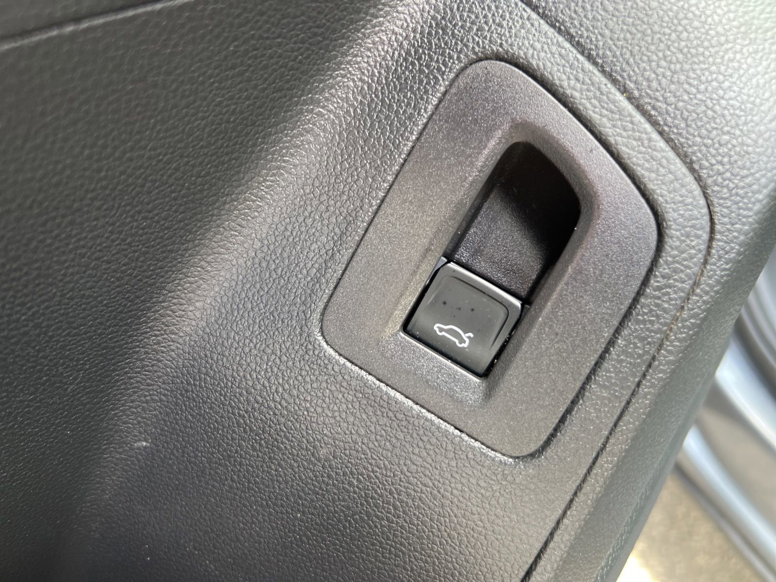 Used 2023 Volkswagen Atlas SEL Premium image 13