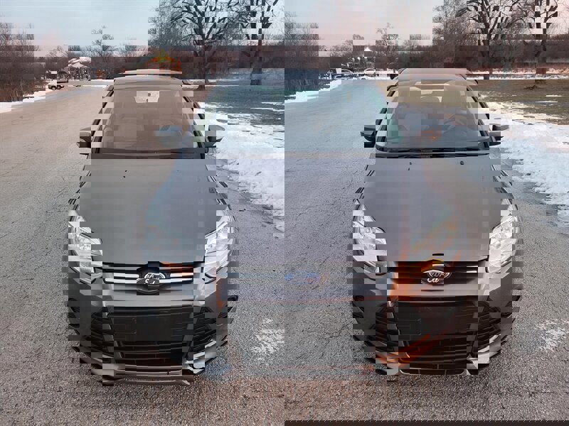 Used 2013 Ford Focus SE w/ SE Winter Pkg image 4