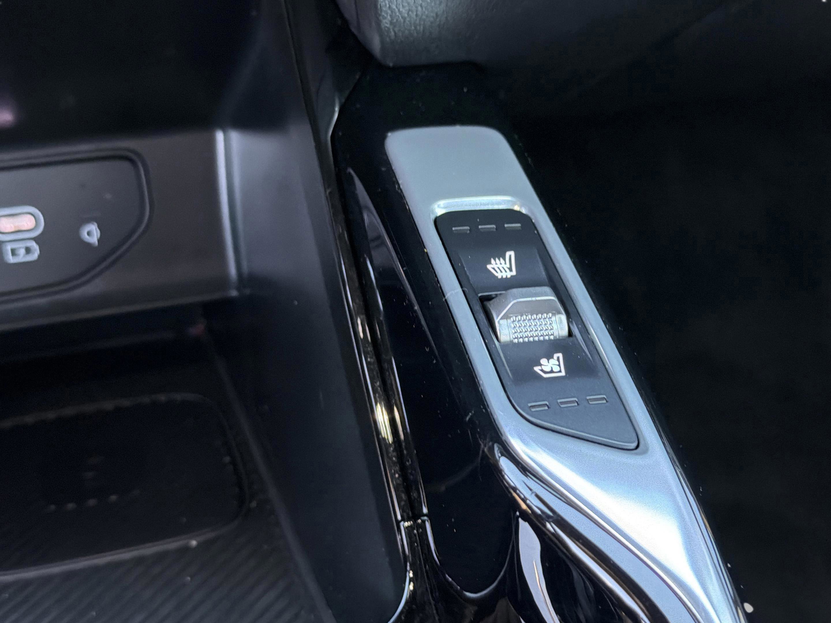 Certified 2025 Kia Sorento SX Prestige image 42