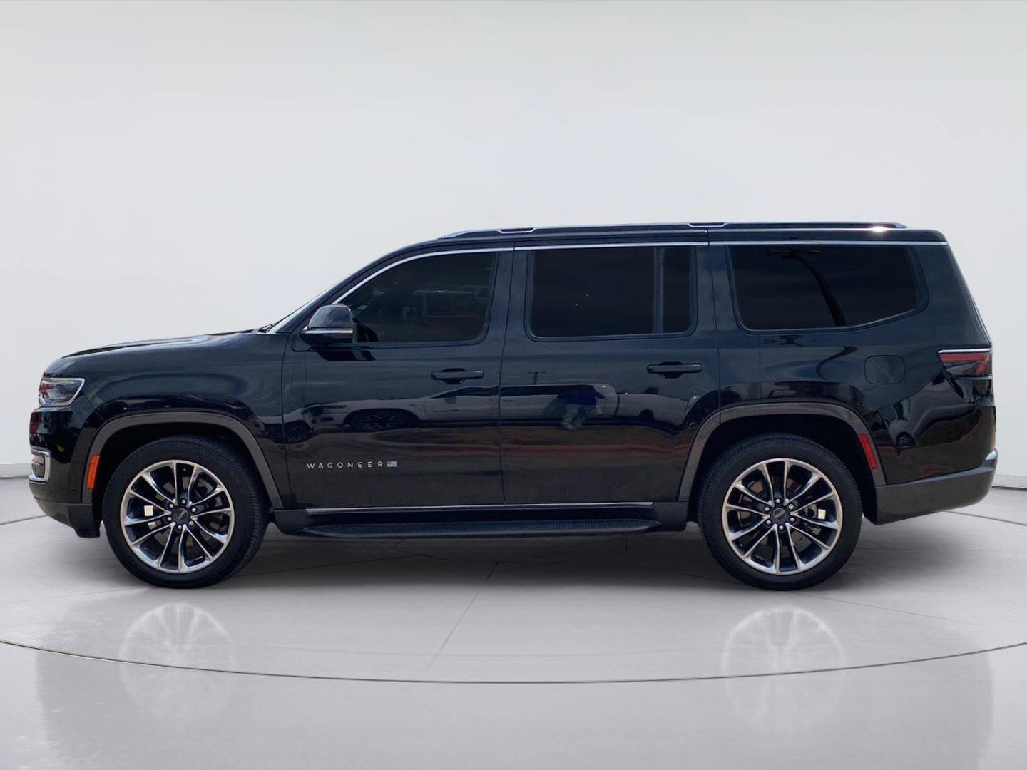 Used 2022 Jeep Wagoneer Series II w/ Premium Group I AWD/4WD image 2