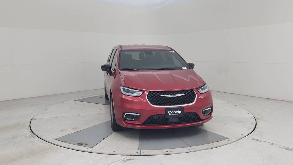 New 2026 Chrysler Pacifica Select AWD/4WD image 4