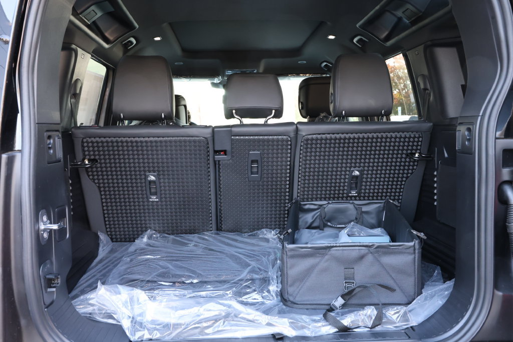 New 2026 Land Rover Defender 110 X-Dynamic SE AWD/4WD image 7