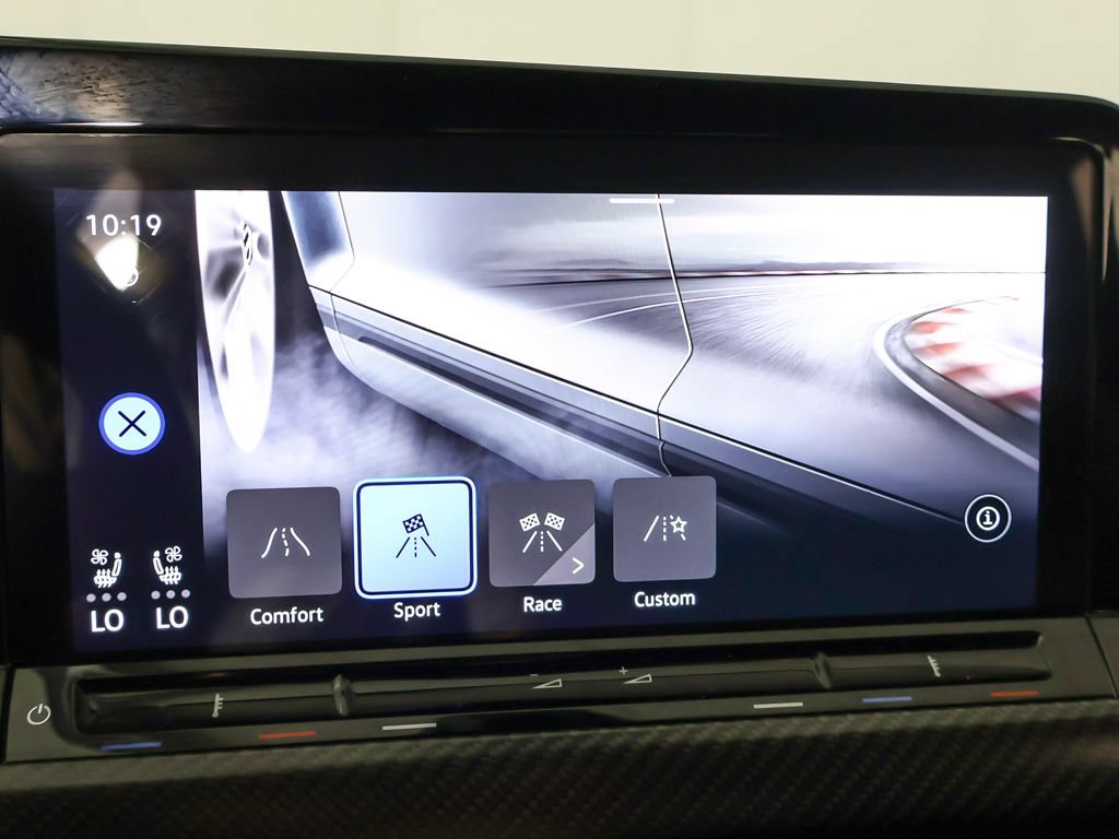 Used 2024 Volkswagen Golf R AWD/4WD image 46