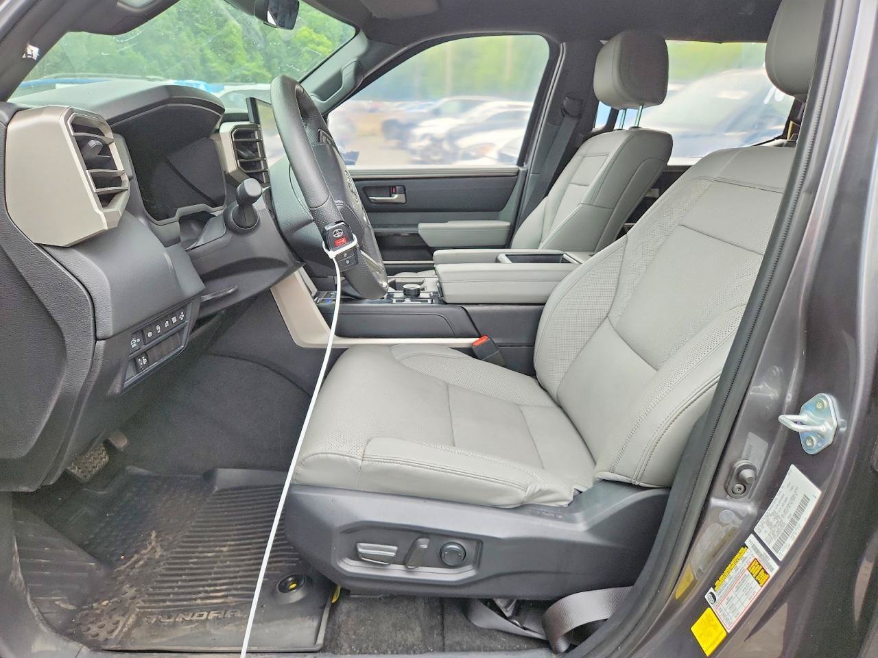 Used 2025 Toyota Tundra Limited AWD/4WD image 5