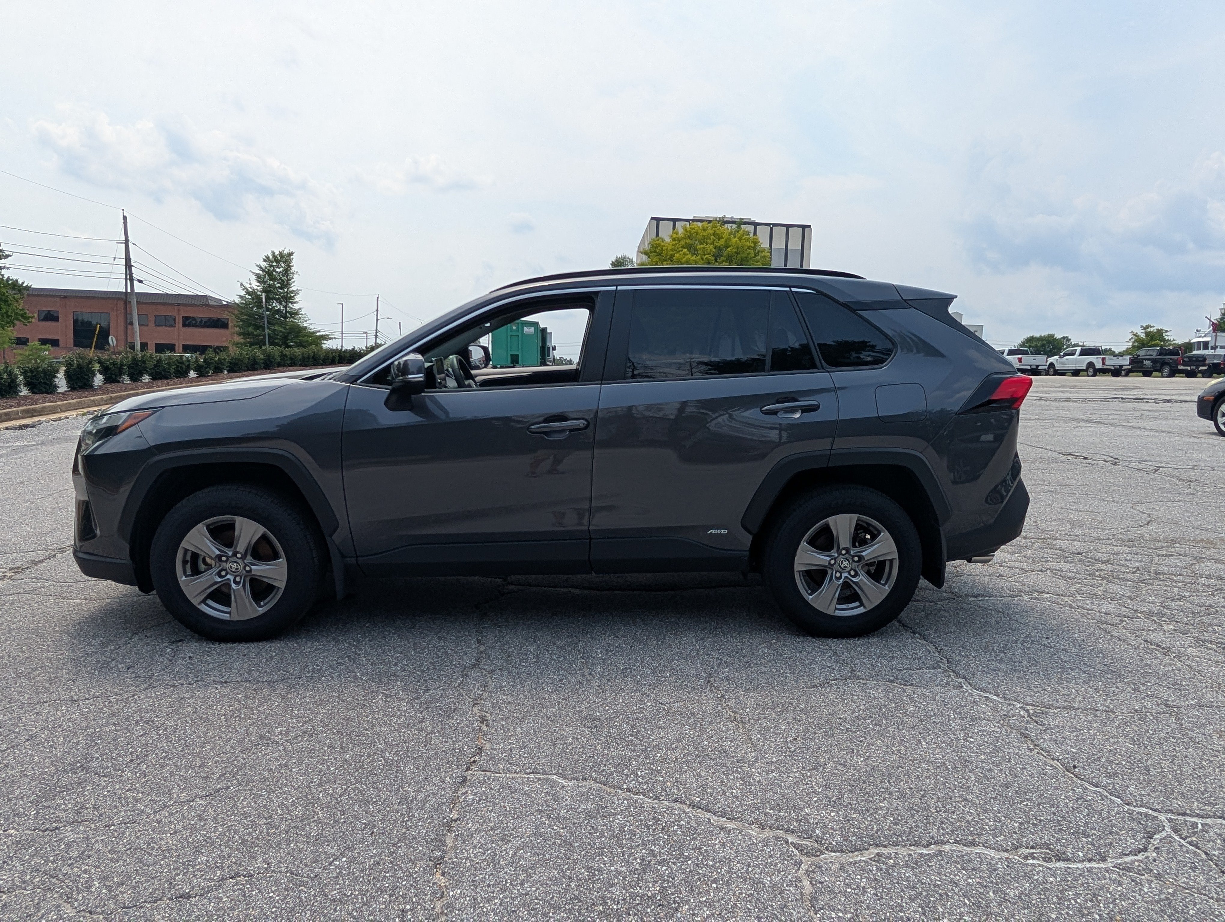 Used 2025 Toyota RAV4 LE AWD/4WD image 6