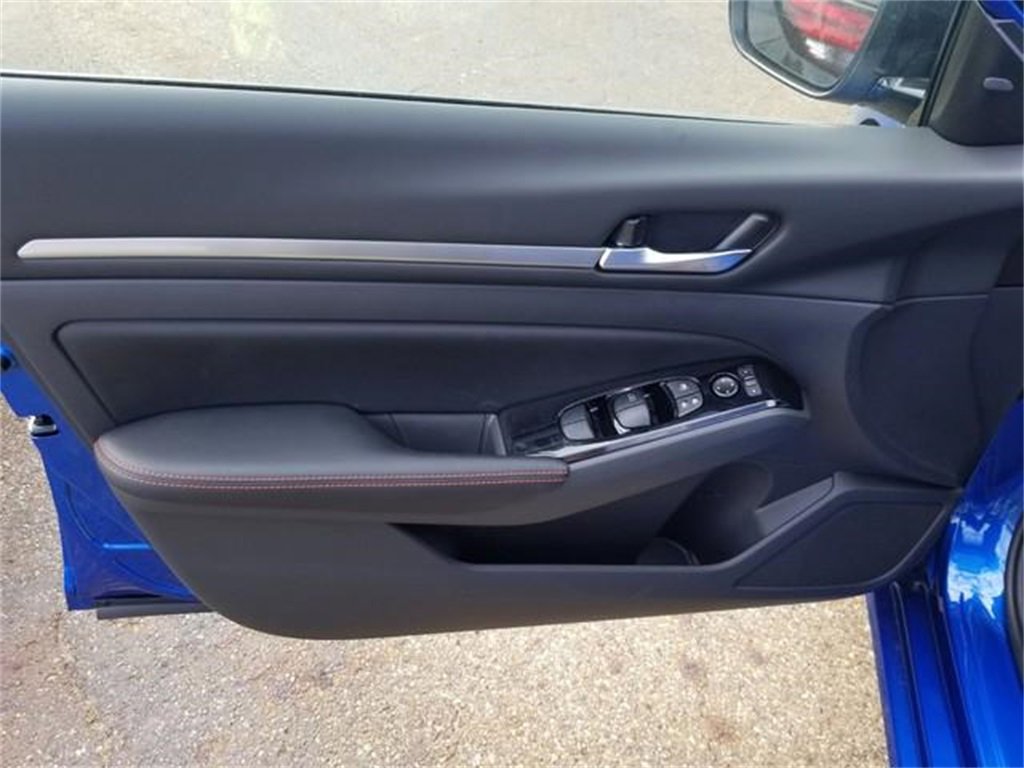 New 2025 Nissan Altima 2.5 SR image 9