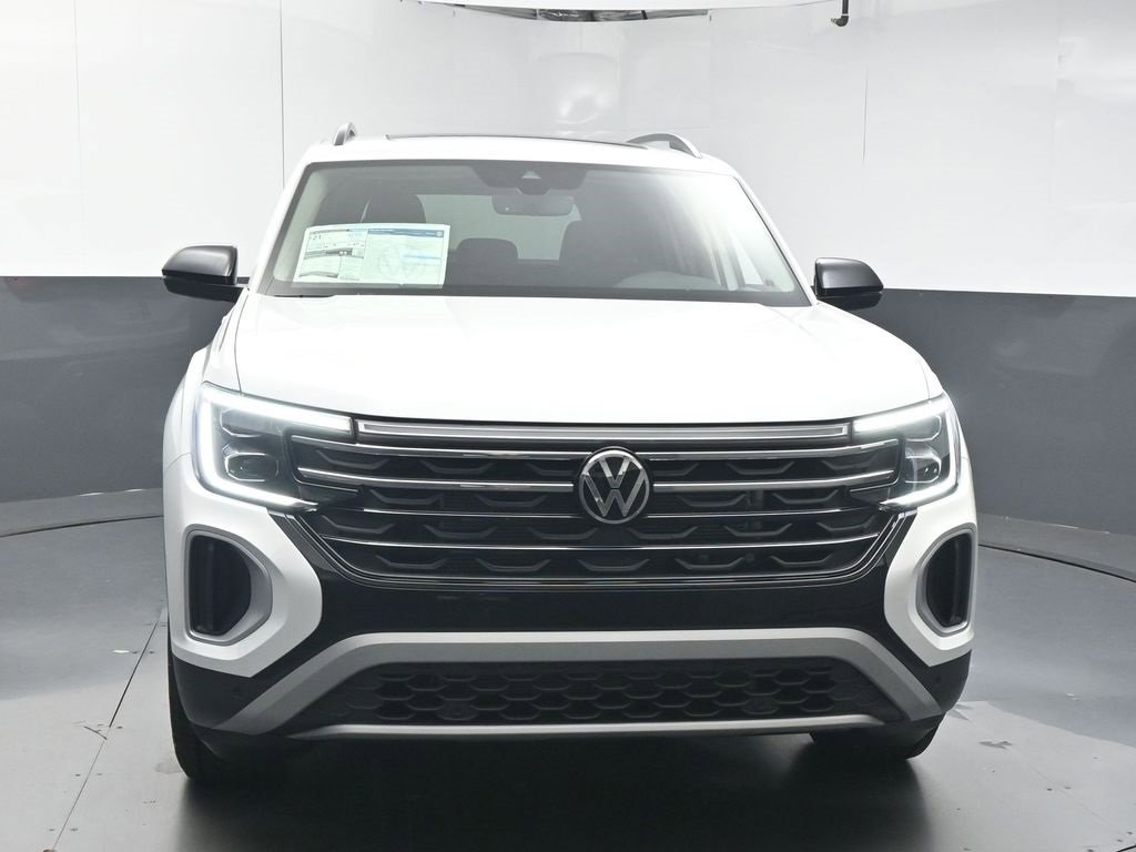 New 2026 Volkswagen Atlas Peak Edition image 3