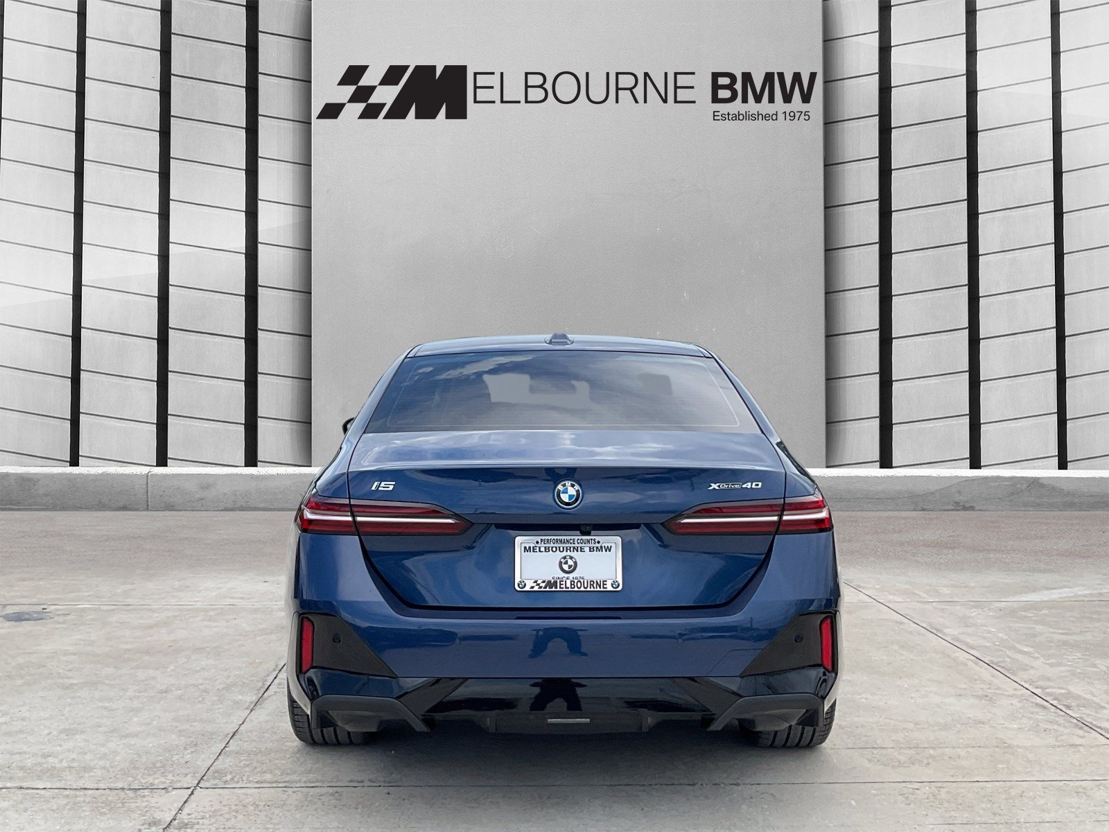 Certified 2025 BMW i5 xDrive40 w/ M Sport Package AWD/4WD image 5