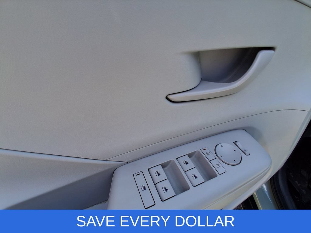 Used 2024 Hyundai Kona SE FWD image 13
