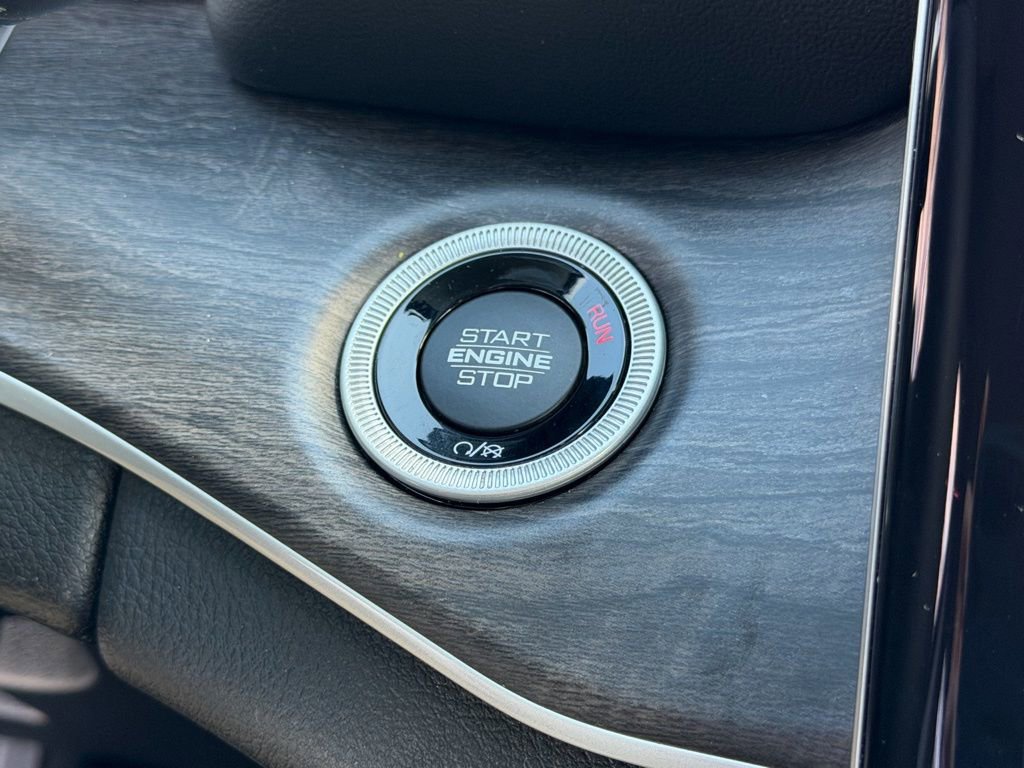 Used 2023 Jeep Grand Cherokee Limited image 28