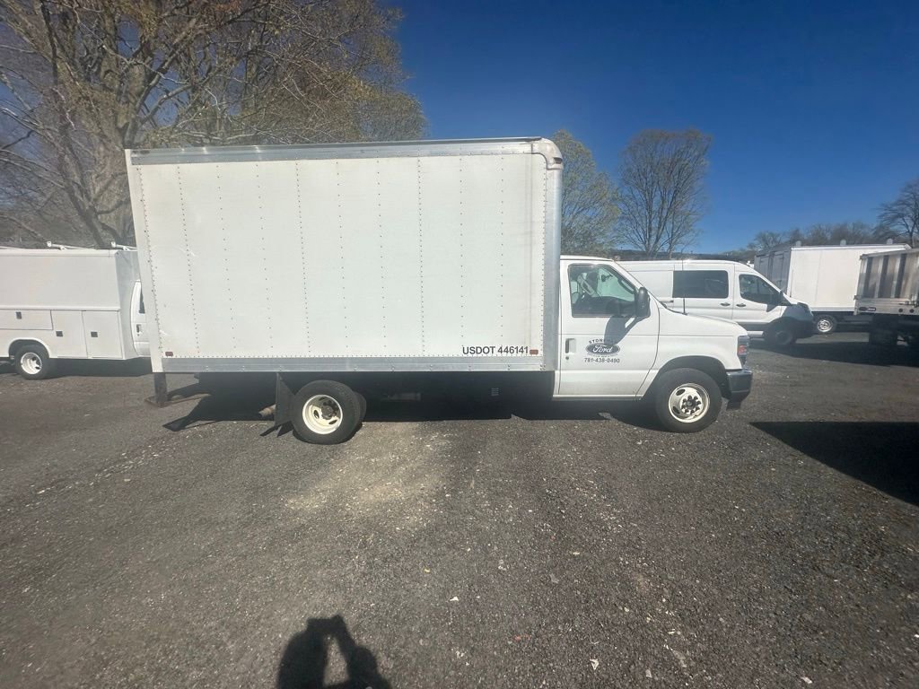 Used 2024 Ford E-350 and Econoline 350 Super Duty w/ Interior Upgrade Package RWD image 4