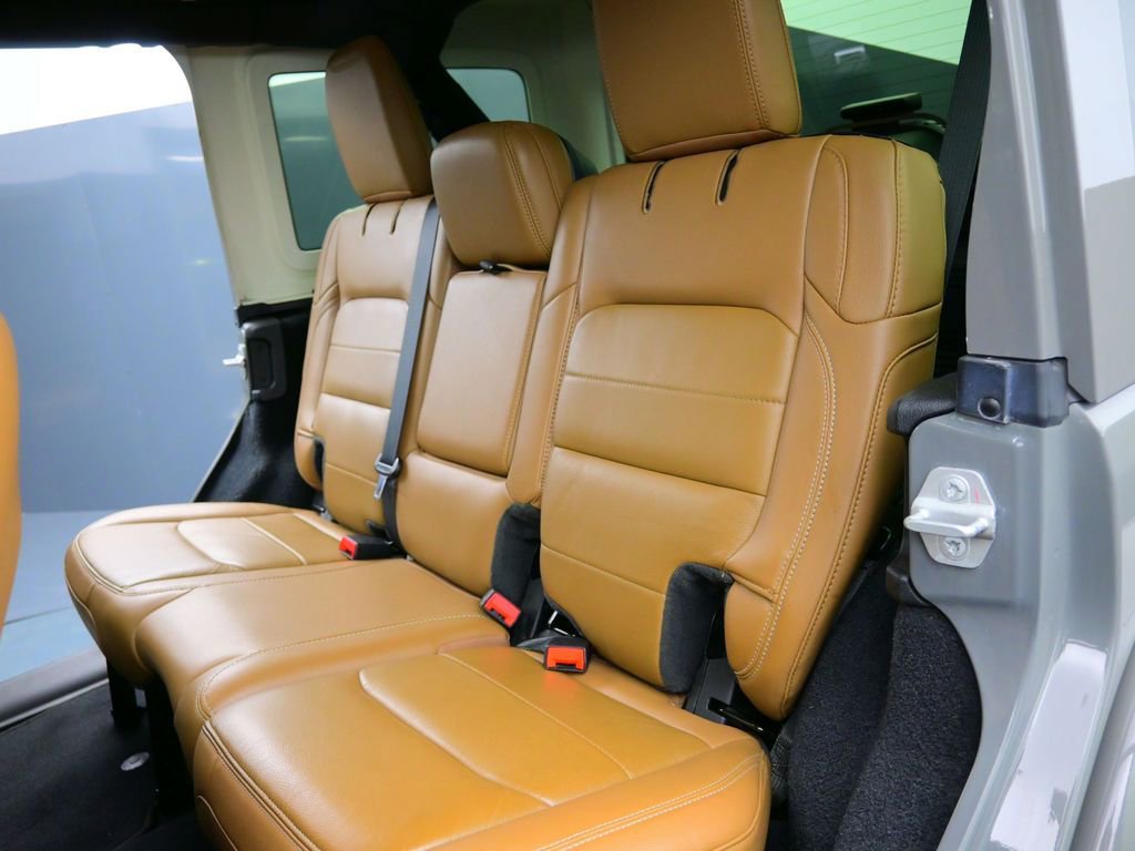 Used 2022 Jeep Wrangler Unlimited Sahara w/ Cold Weather Group image 16