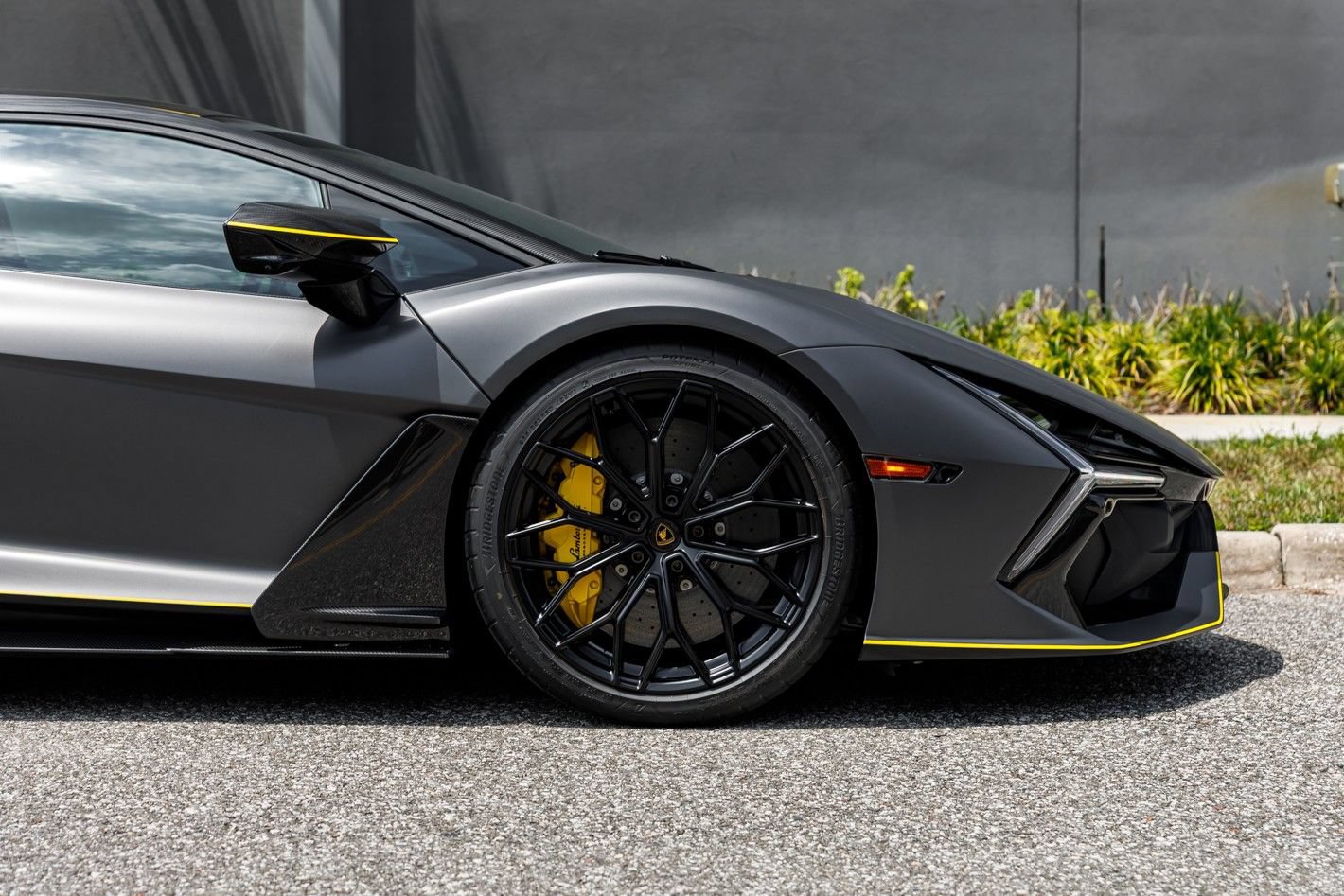 Used 2025 Lamborghini Revuelto AWD/4WD image 28