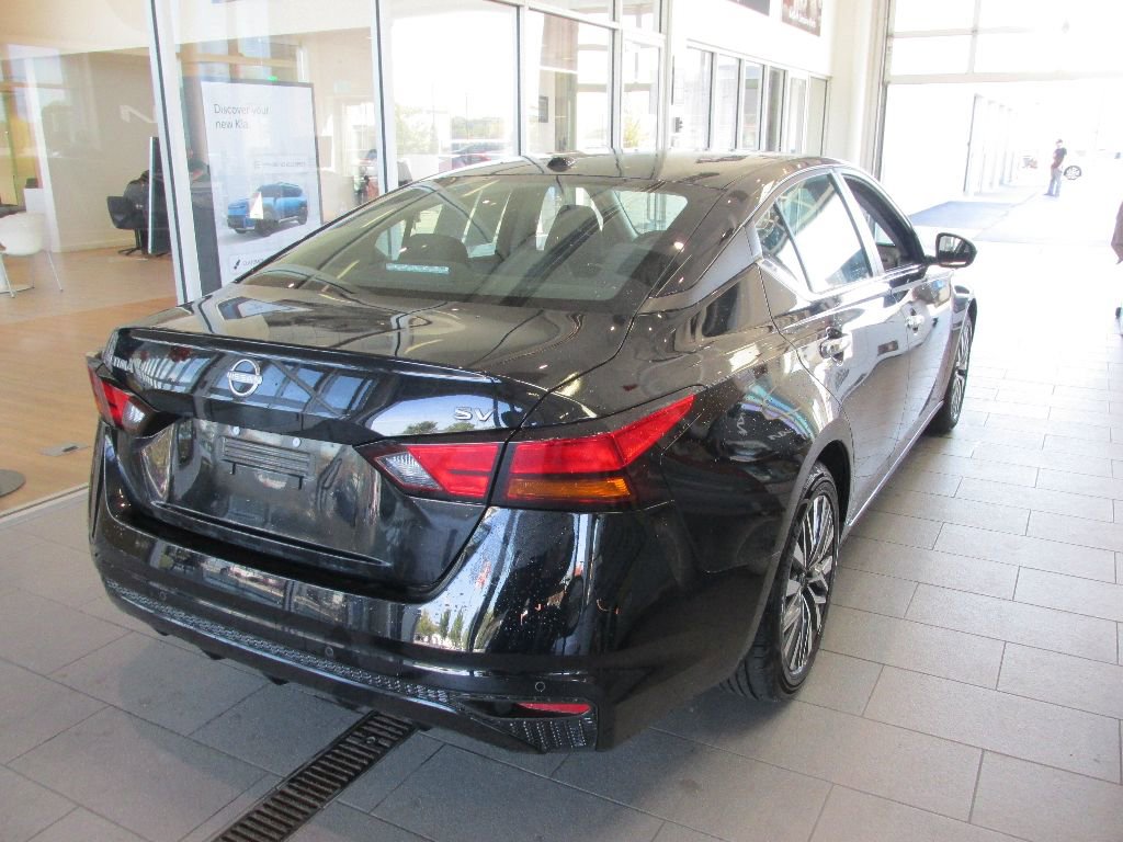 Used 2024 Nissan Altima 2.5 SV image 7
