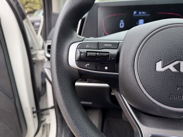 Used 2024 Kia Sportage LX image 9