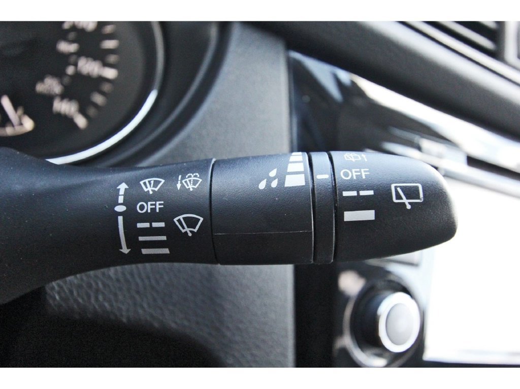 Used 2020 Nissan Rogue S w/ Special Edition Package FWD image 18