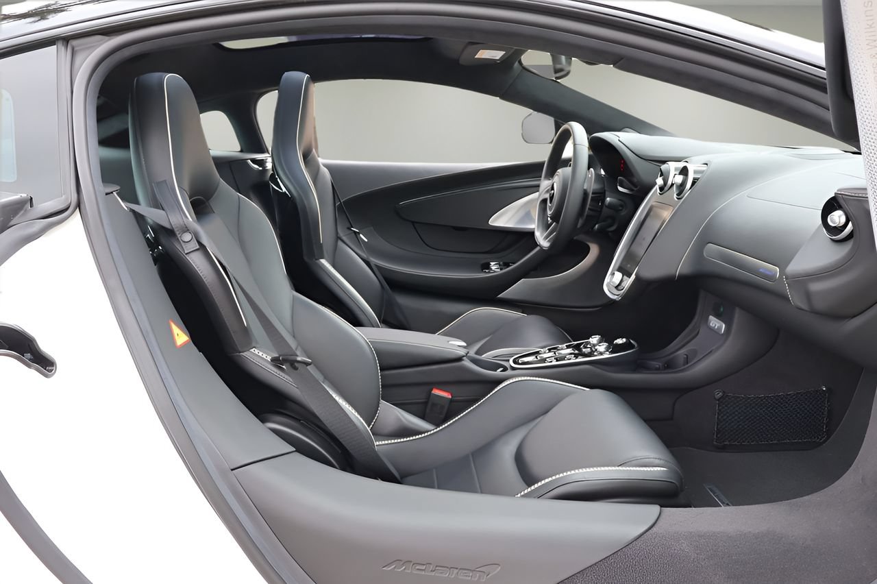 Used 2023 McLaren GT RWD image 15