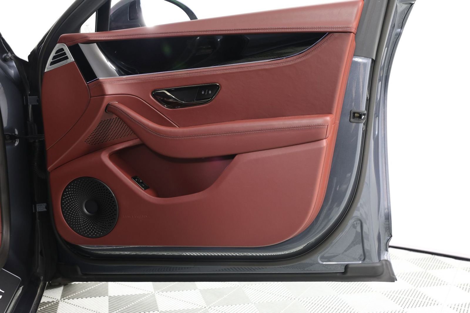 New 2025 Bentley Flying Spur Plug-In Hybrid image 28