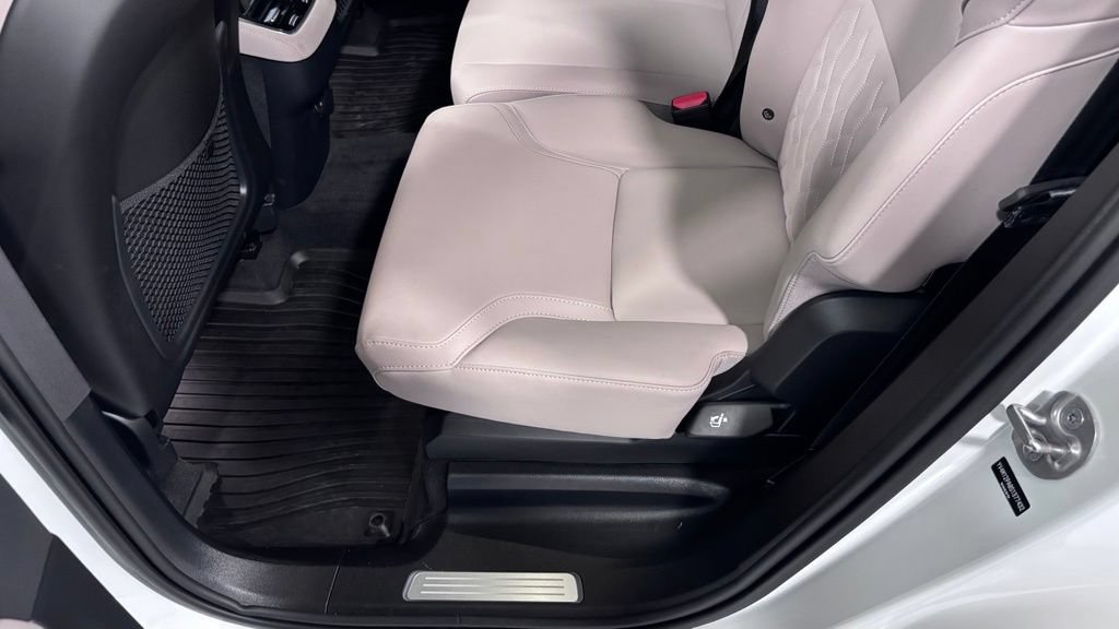 Certified 2025 Volvo XC90 B5 Core w/ Protection Package AWD/4WD image 21