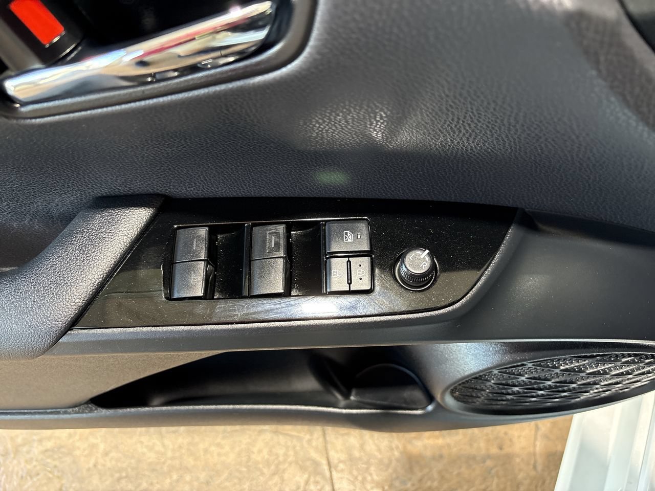 Certified 2020 Toyota Prius Prime Limited FWD image 13