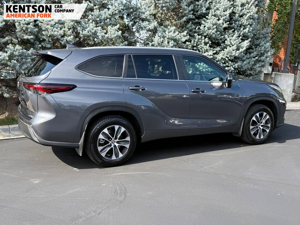 Used 2025 Toyota Highlander XLE image 10