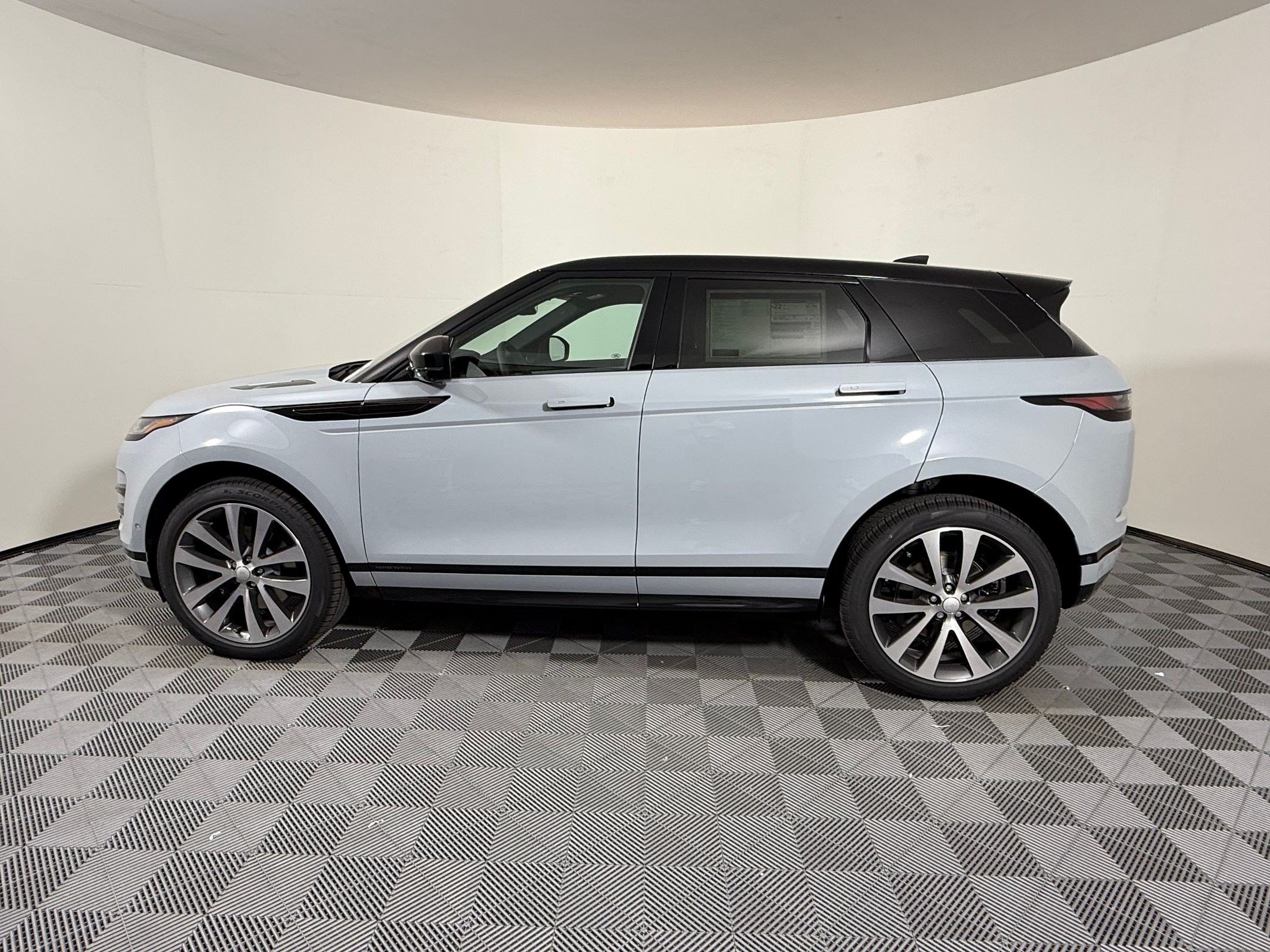 New 2026 Land Rover Range Rover Evoque Hoxton AWD/4WD image 2
