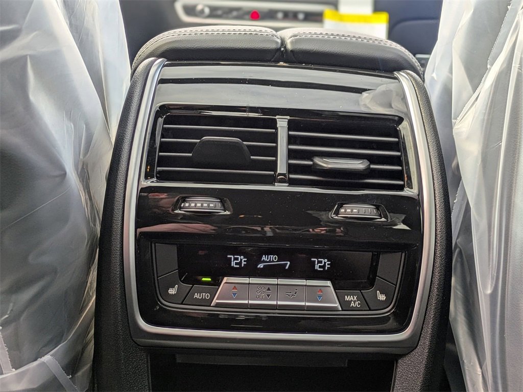 New 2025 BMW X7 xDrive40i w/ Premium Package image 18