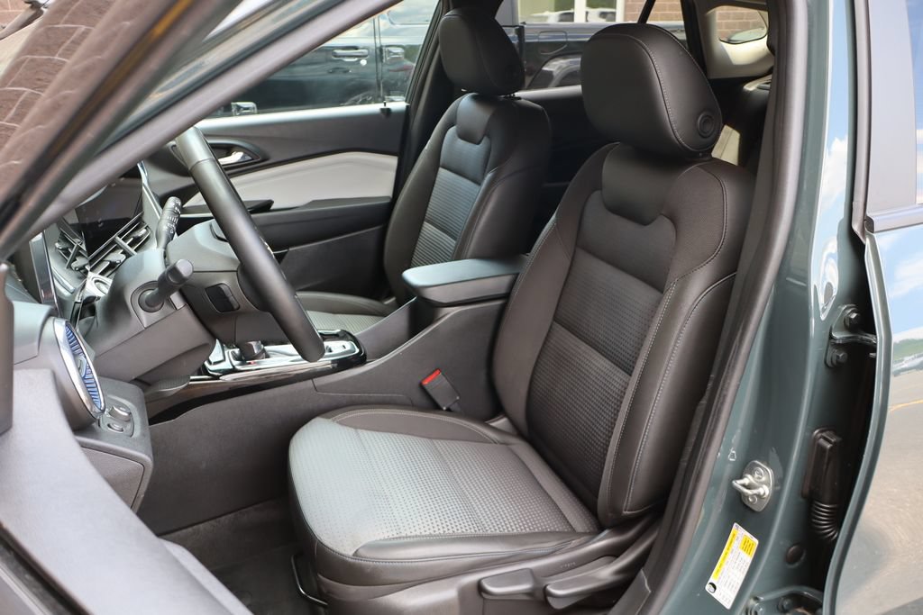 Used 2025 Chevrolet Trax LT w/ Driver Confidence Package FWD image 9