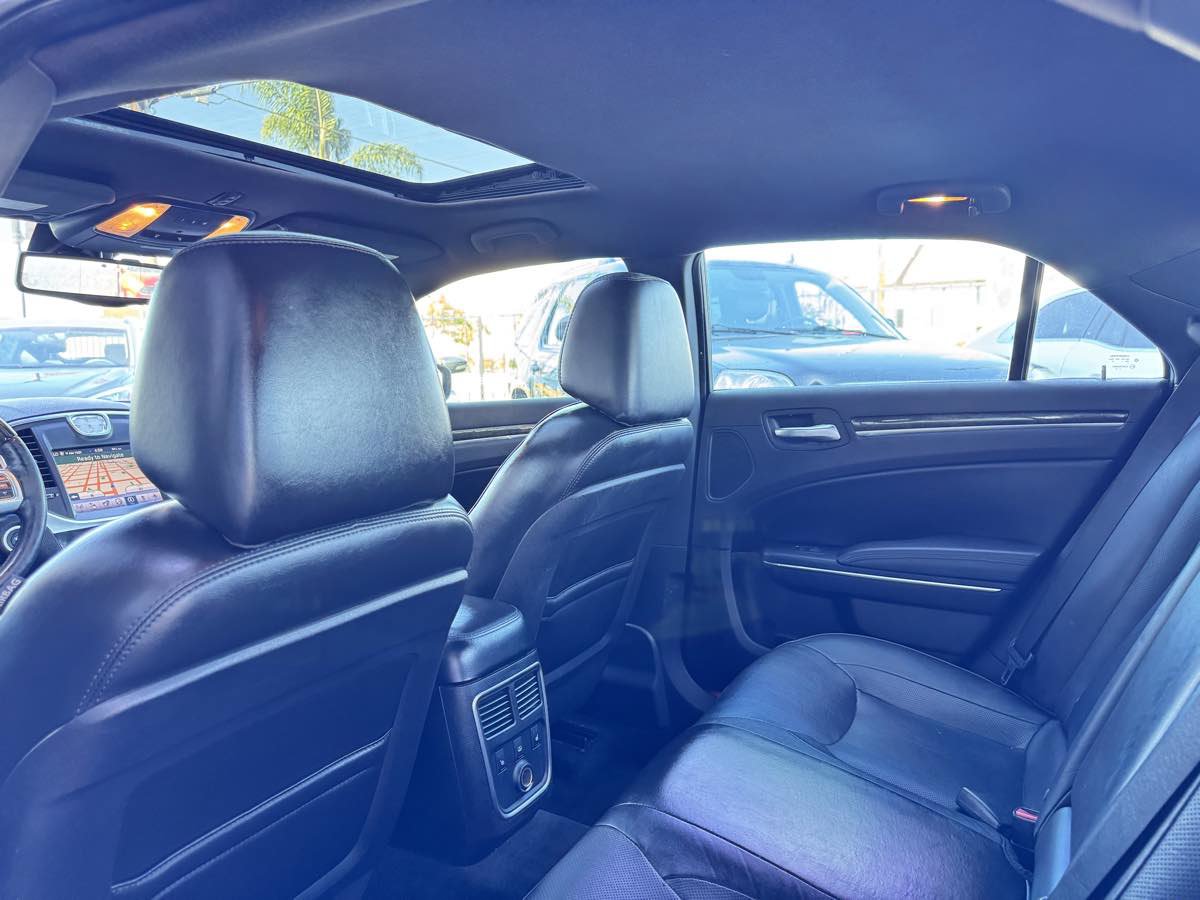 Used 2011 Chrysler 300 C RWD image 26