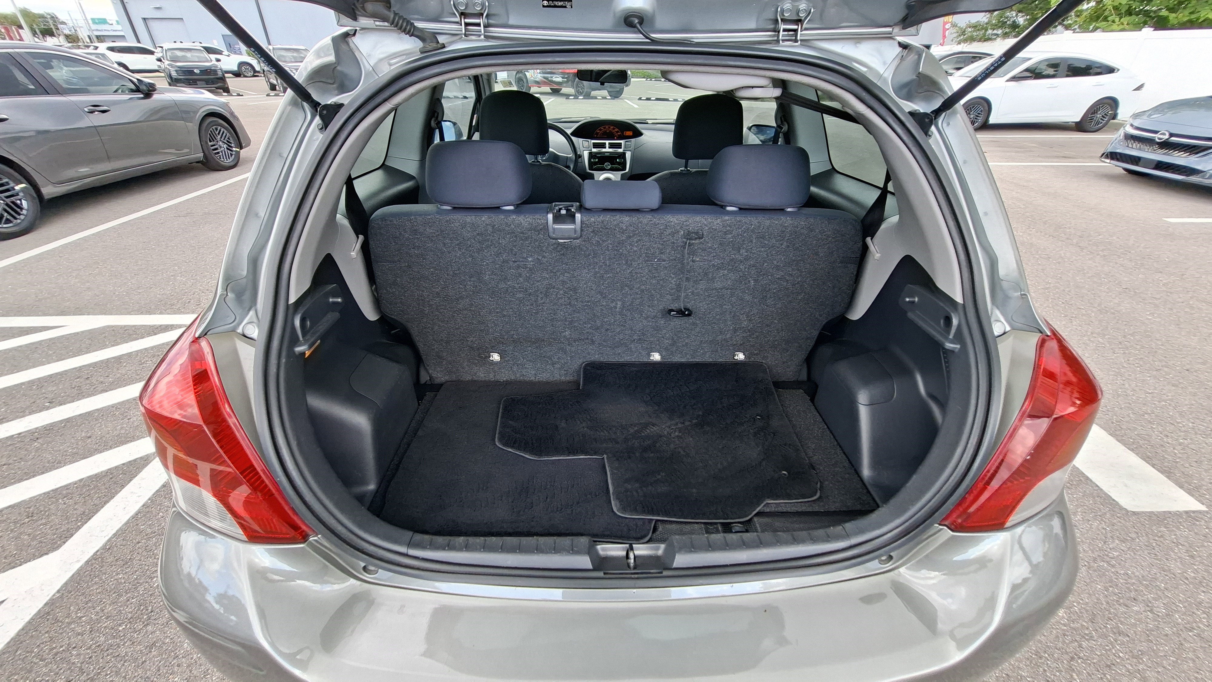 Used 2009 Toyota Yaris 2-Door Hatchback FWD image 19