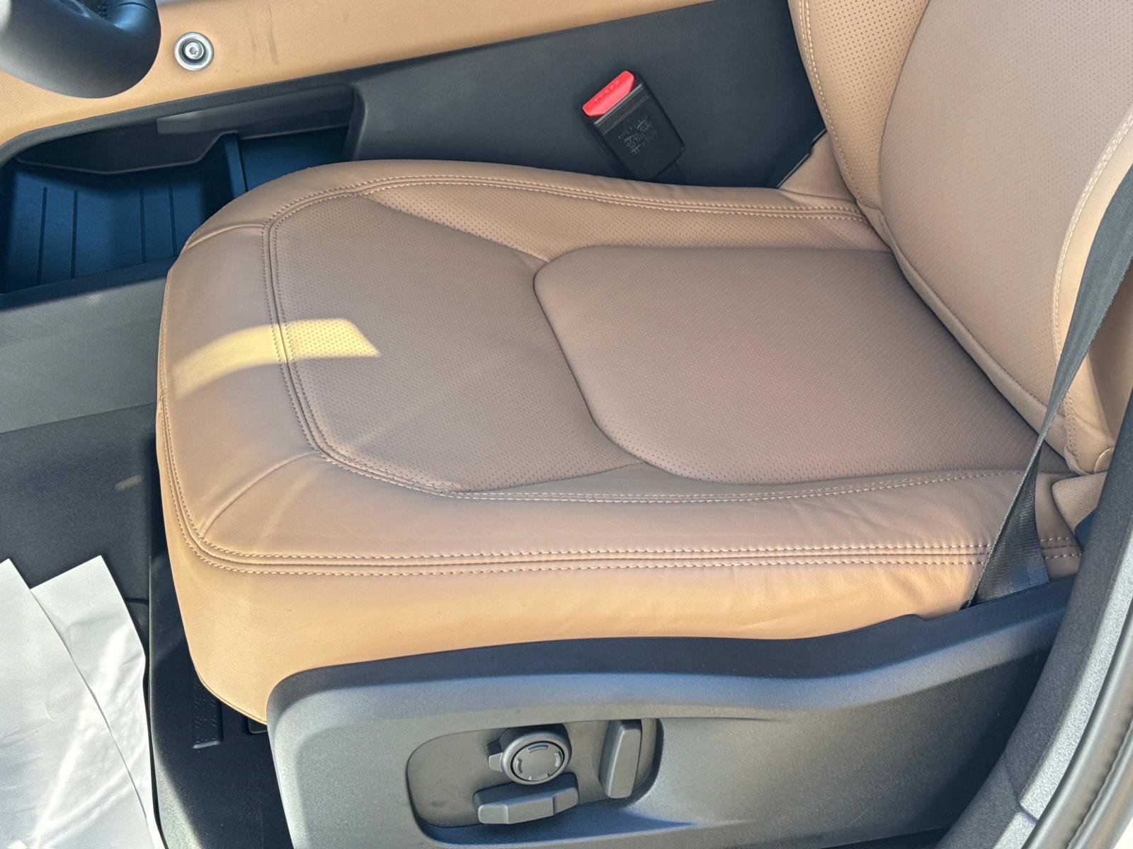 Used 2025 Land Rover Defender 110 S image 19