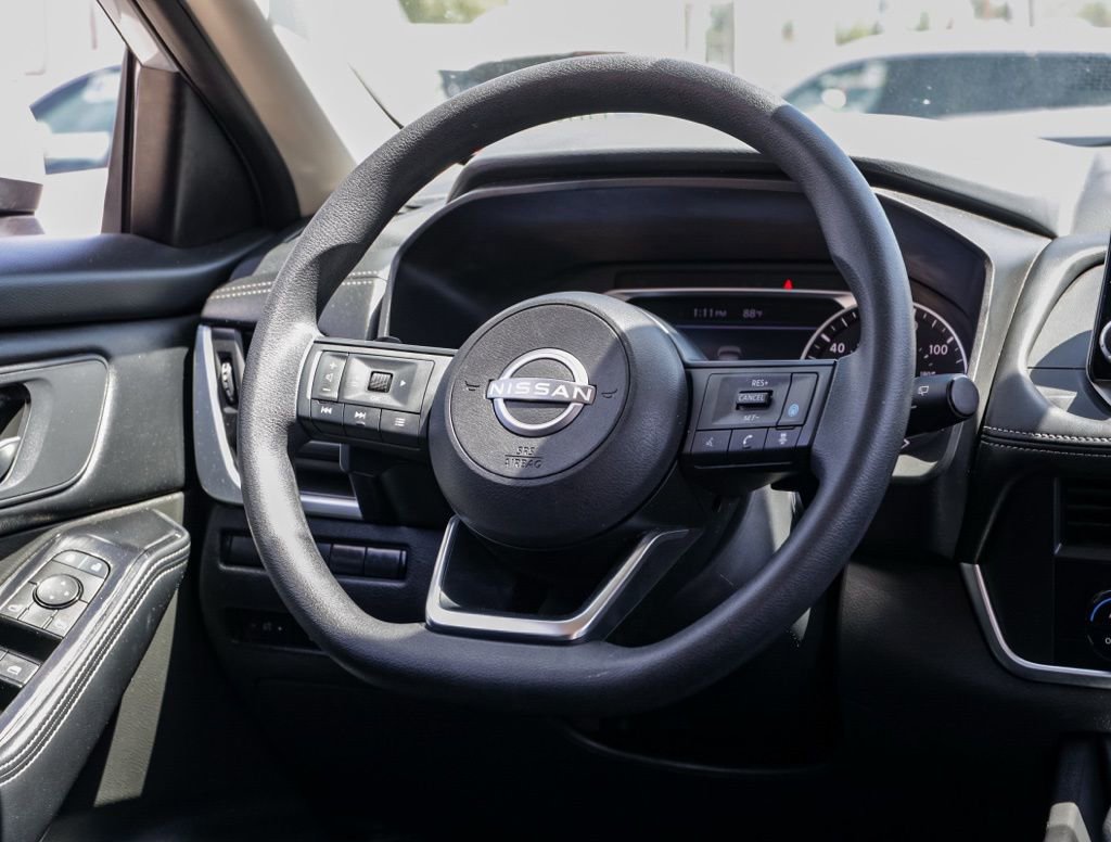 Used 2024 Nissan Rogue SV FWD image 23