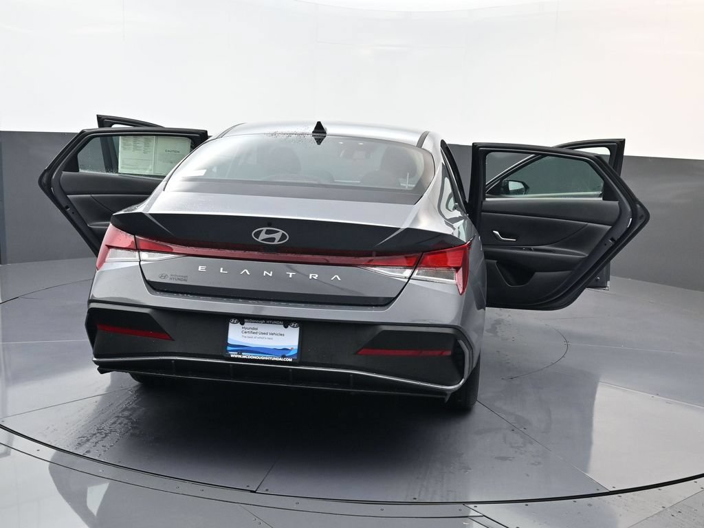 Certified 2026 Hyundai Elantra SE FWD image 29
