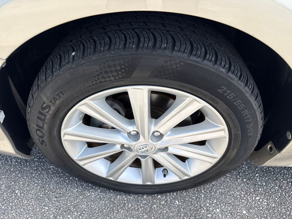 Used 2014 Toyota Camry XLE image 12
