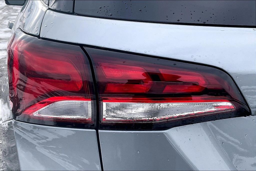 Used 2023 Chevrolet Equinox LT image 26