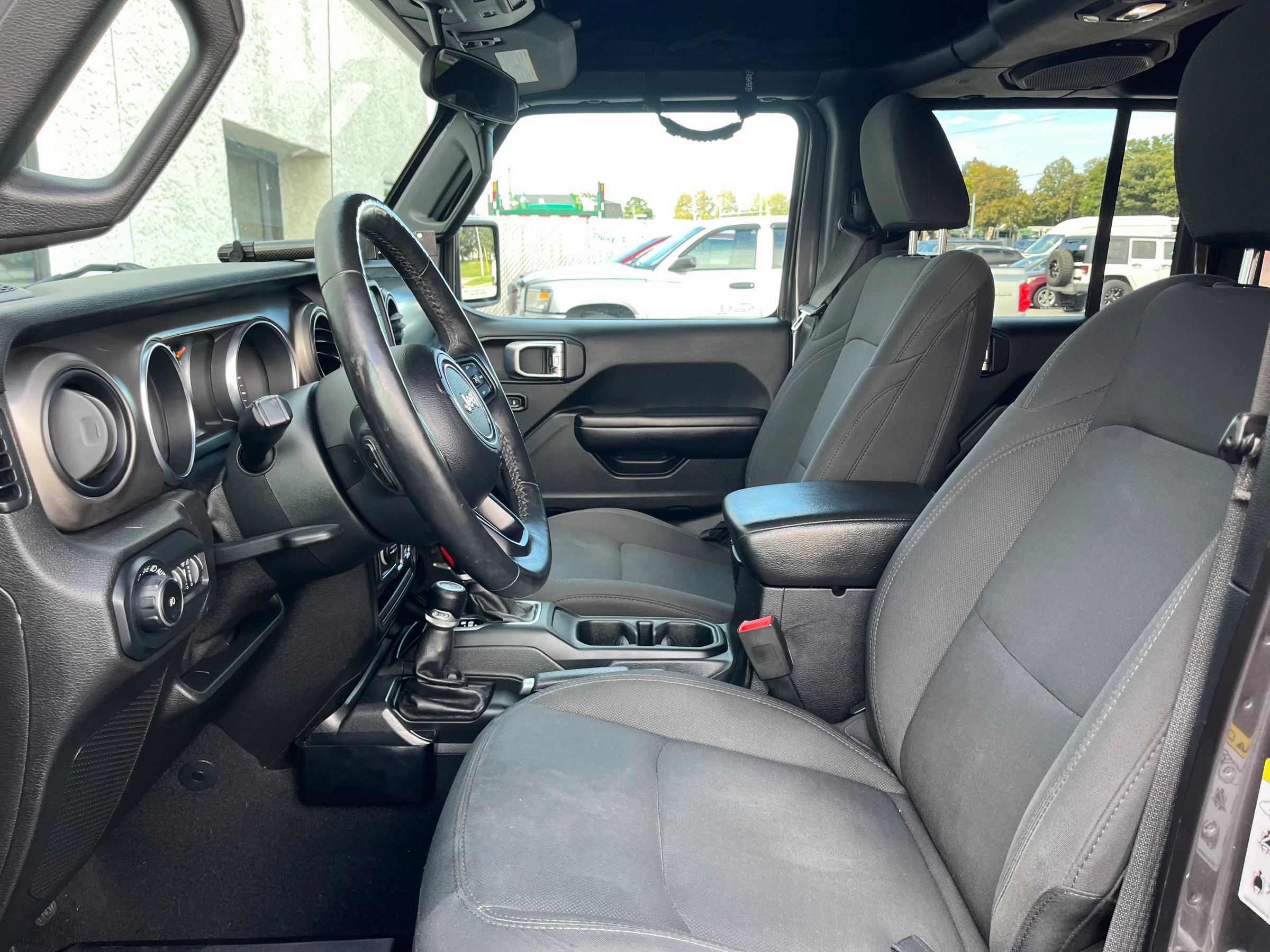 Used 2018 Jeep Wrangler Unlimited Sport S AWD/4WD image 9
