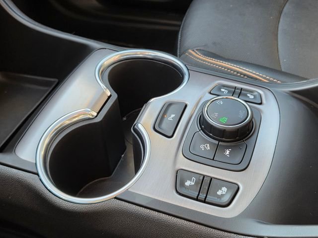 Used 2024 GMC Terrain AT4 w/ Infotainment Package II image 33