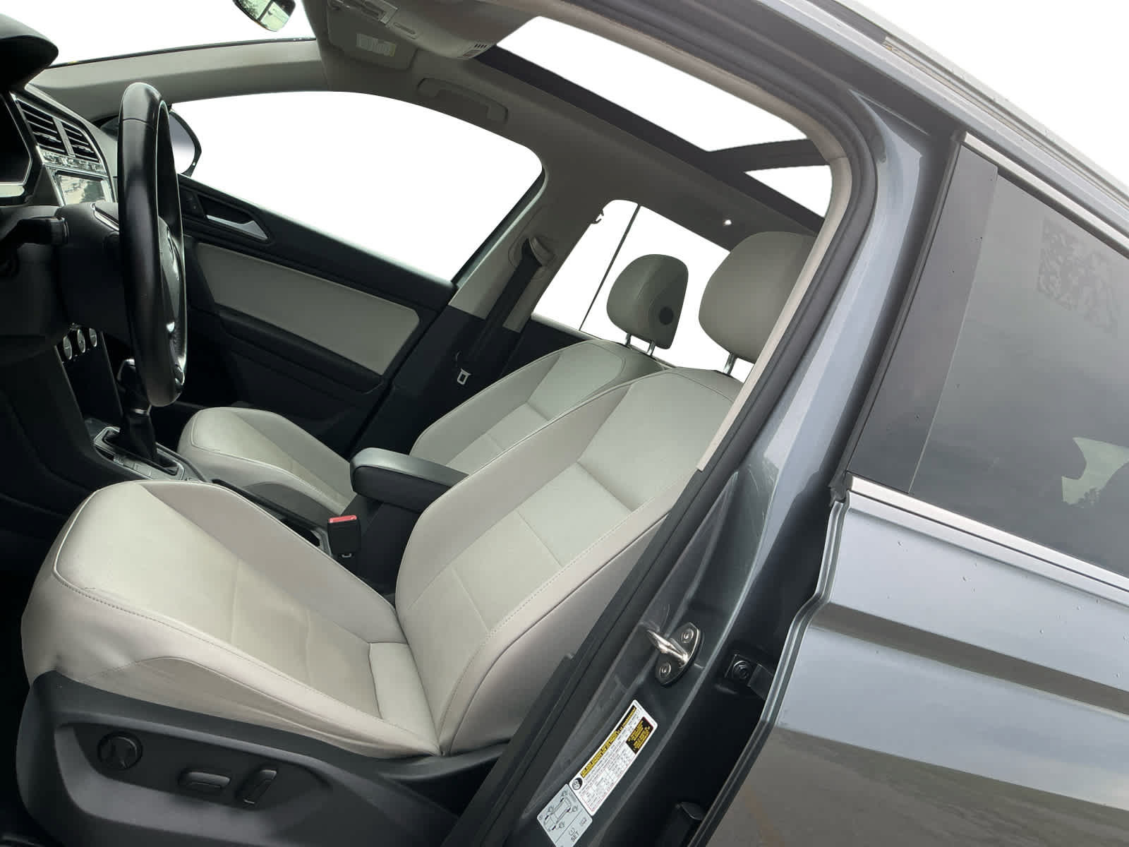 Used 2019 Volkswagen Tiguan SEL AWD/4WD image 9