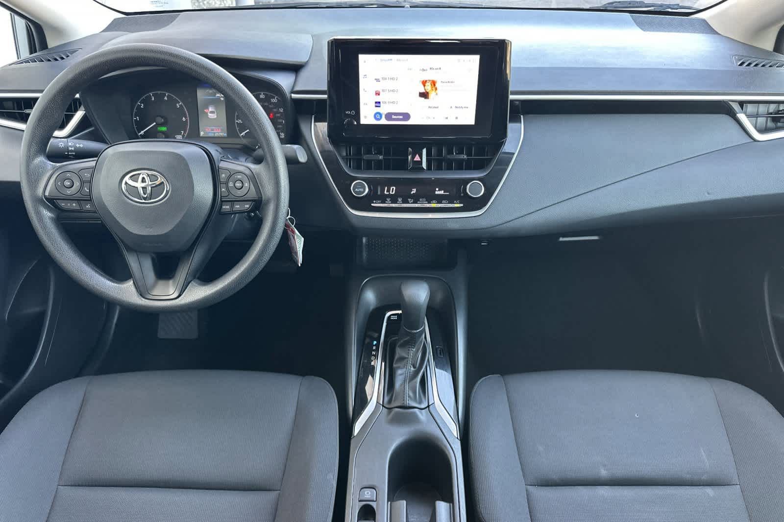 Used 2025 Toyota Corolla LE w/ Carpet Mat Package (TMS) FWD image 3