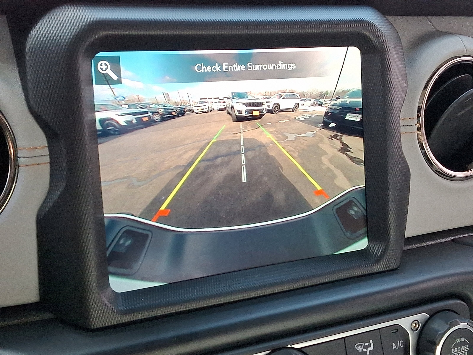 Certified 2022 Jeep Gladiator Overland AWD/4WD image 20