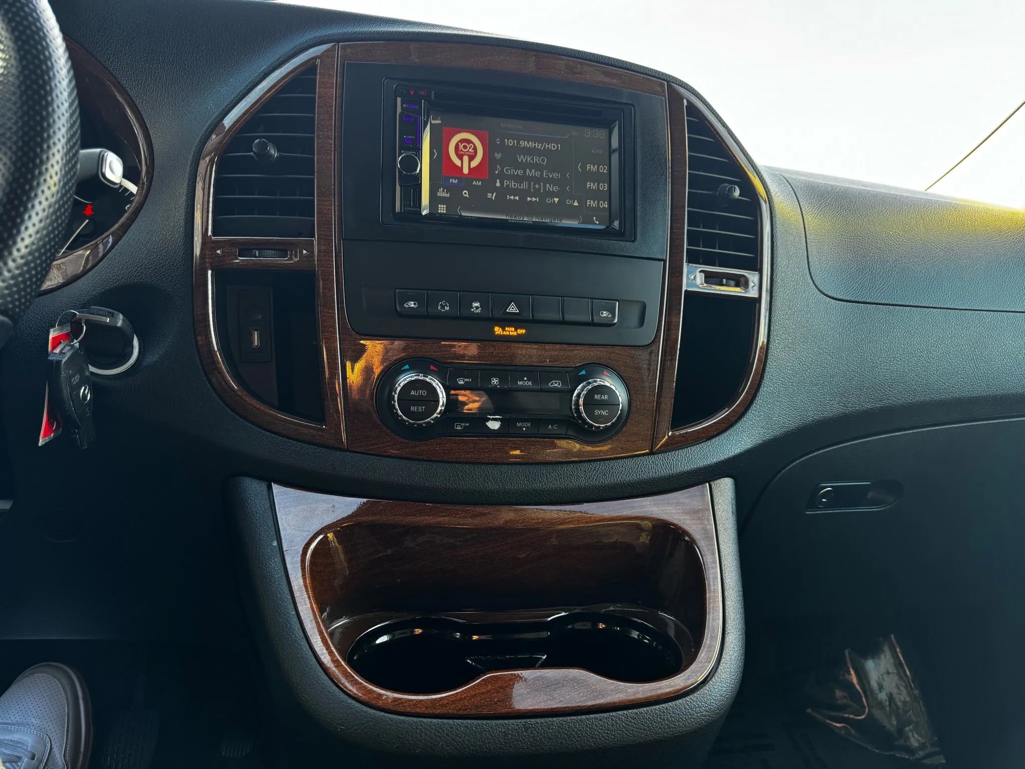 Used 2017 Mercedes-Benz Metris Passenger image 92