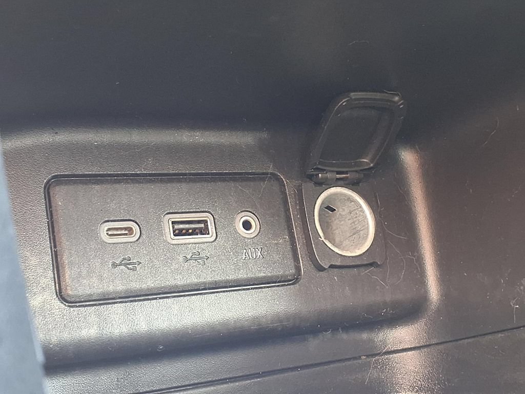 Used 2019 Chevrolet Equinox LT w/ Driver Convenience Package FWD image 18